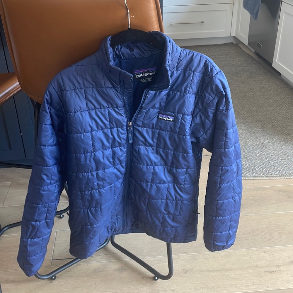 Patagonia navy XL boys jacket